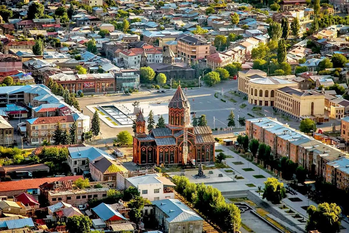 Բեռնափոխադրումներ Երևան — Գյումրի՝ գներ, ժամկետներ և ինչպես գտնել փոխադրող